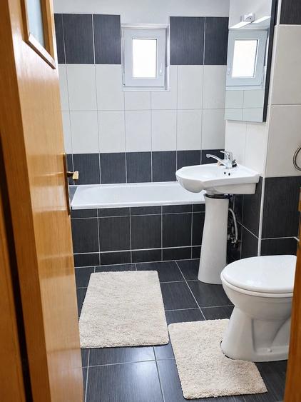 Apartament cu 3 camere decomandat, mobilat în Faleza Nord