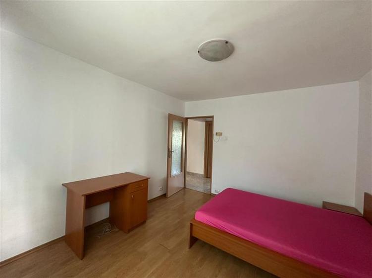 Apartament cu 2 camere decomandat în Gară