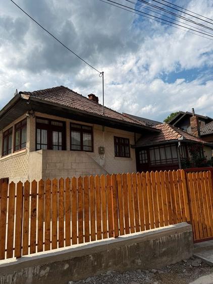 Casă cu 4 camere în Secăria