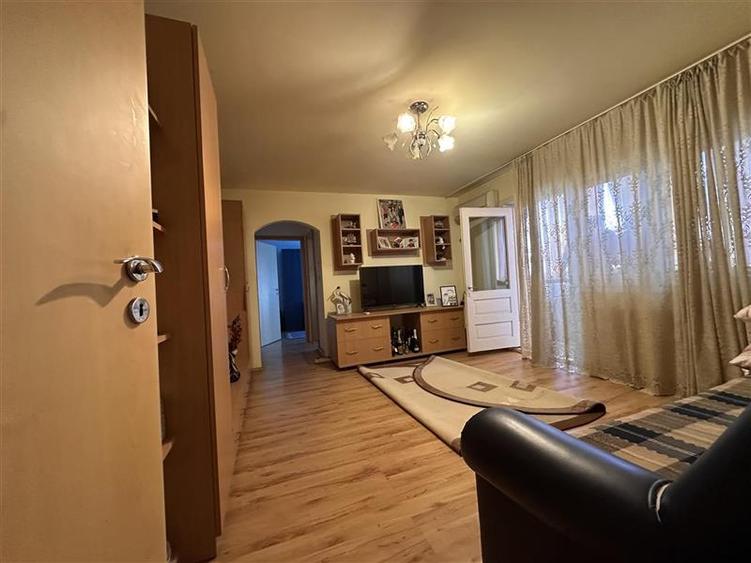 Apartament cu 2 camere semidecomandat în Buziașului