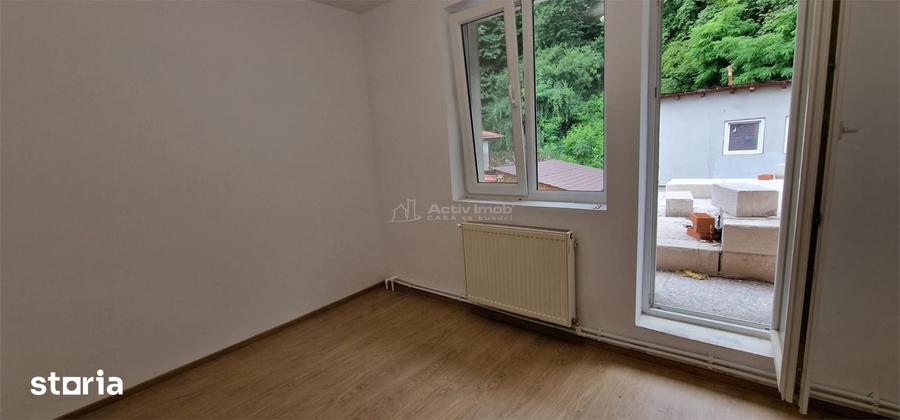 Casă cu 5 camere cu Teren 155 Mp în Muncitoresc