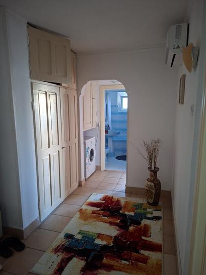 Apartament cu 2 camere decomandat în Trocadero