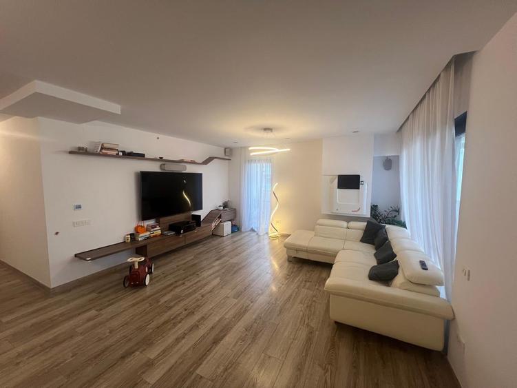 Penthouse cu 3 camere, mobilat în Dumbrăvița