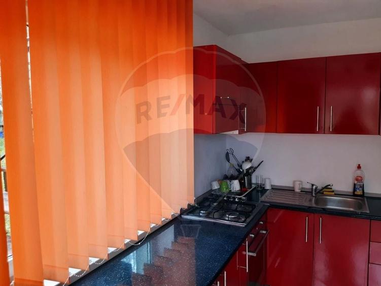 Casă individuală cu 7 camere cu Teren 3580 Mp în Tohănița
