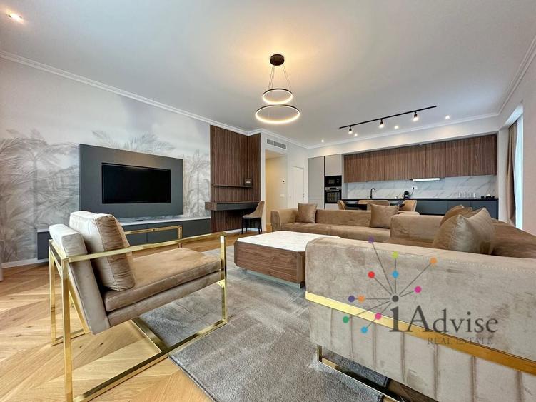 Apartament cu 4 camere decomandat, mobilat în Central