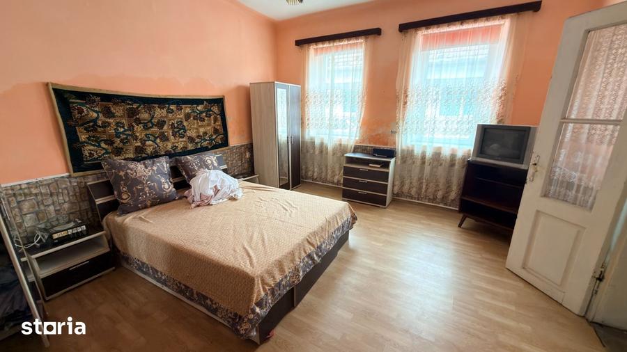 Casă cu Teren 380 Mp în Central