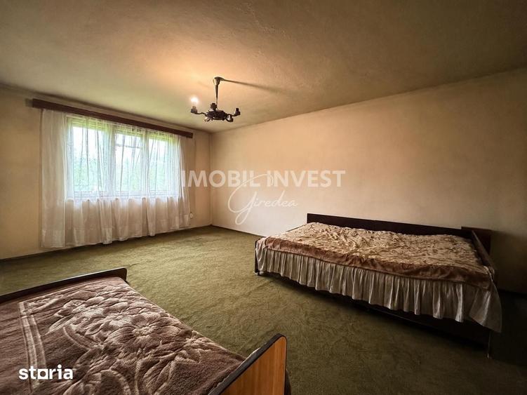 Casă cu 5 camere cu Teren 5280 Mp în Central