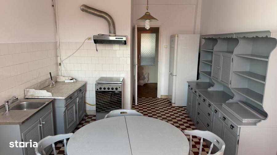 Apartament cu 3 camere decomandat în Gruia