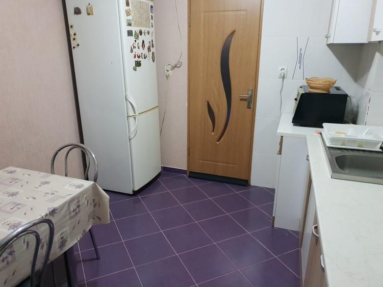 Inchiriez ap.4 camere decomandat, centrala proprie - la 5 min. de metrou Pacii - 4