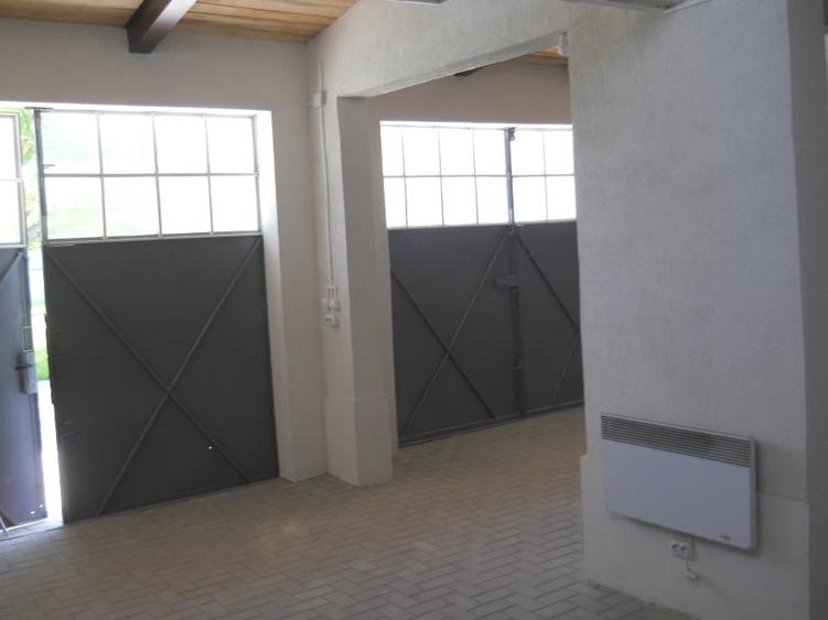 Inchiriez  2 garaje  si  locuri parcare acoperite Tatarani - 5