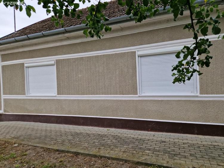 Vand schimb cu apartament casa - 1