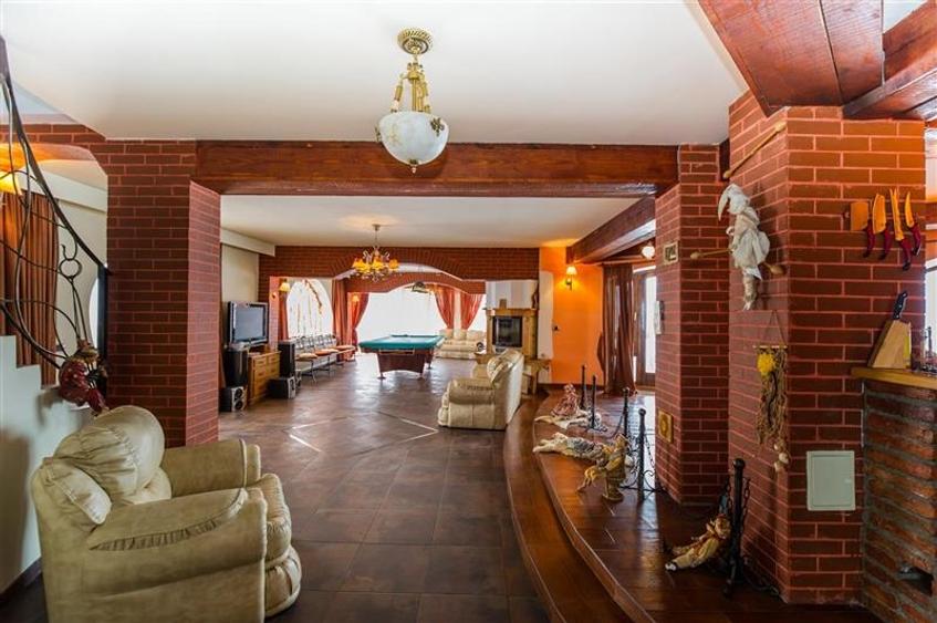 Film & Tur LIVE! Rafinament in cartier linistit, pe 30.000 mp teren paradis, fac - 39