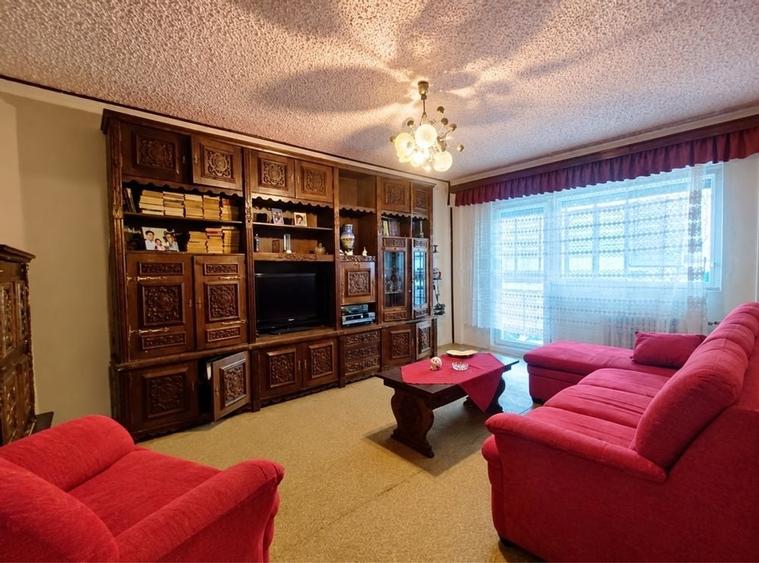 Apartament cu 3 camere decomandat în Aradul Nou