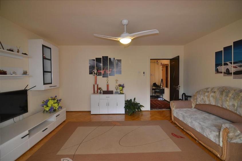 Apartament 3 camere decomandat 2 bai.2 balcoane  etajul 2   Judetean - 19