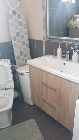 Casă individuală(P+!E+pod)+casă parter în aceeași curte. Teren 270 mp.Curte 150 - 8