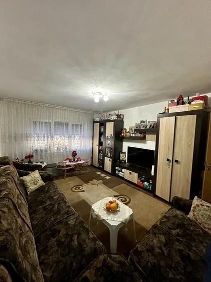 Apartament cu 3 camere decomandat, mobilat în Noua