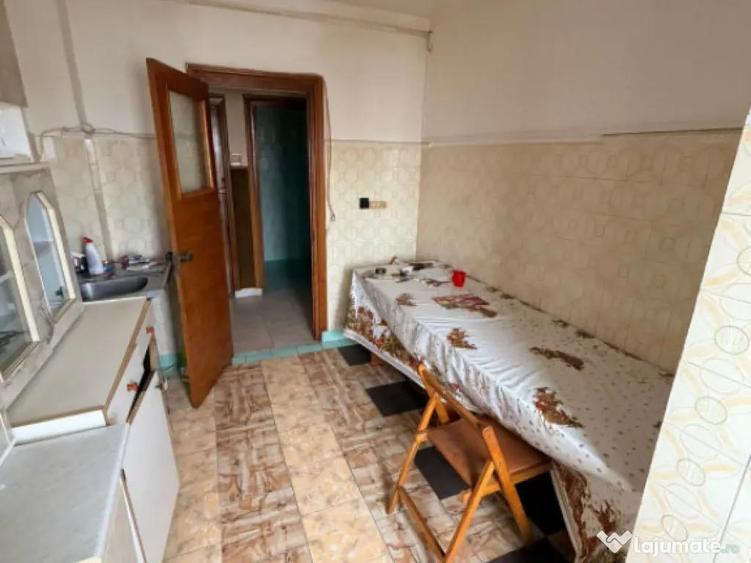 Apartament 3 camere, situat in zona Dacia - 14