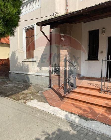 Casa / Vila cu 5 camere de vanzare in zona Central Casa / Vila cu 5 camere de vanzare in zona Central