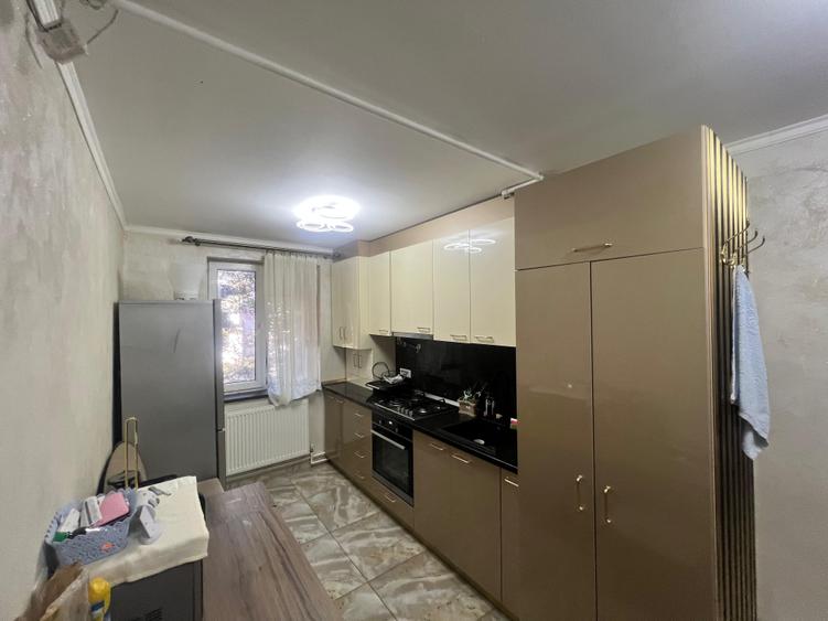 Tomis Nord apartament 3 camere semidecomandat termen scurt - 12