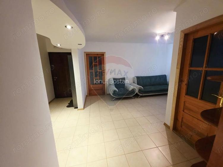 Apartament cu 4 camere de vanzare in zona Calea Romanului