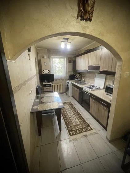 Apartament cu 2 camere decomandat, zona Nicolina - 3