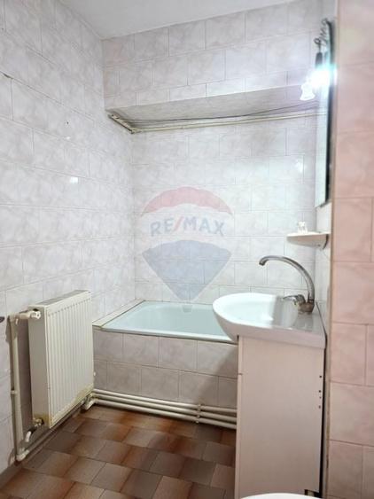 Apartament 3 camere, în zona Pod, Ramnicu Sarat et.4/4 - 6
