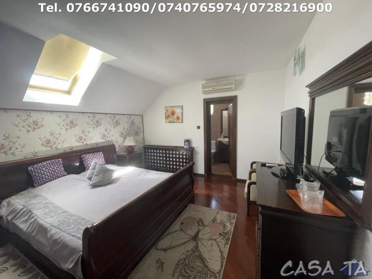 Casă individuală cu 8 camere cu Canalizare în Central
