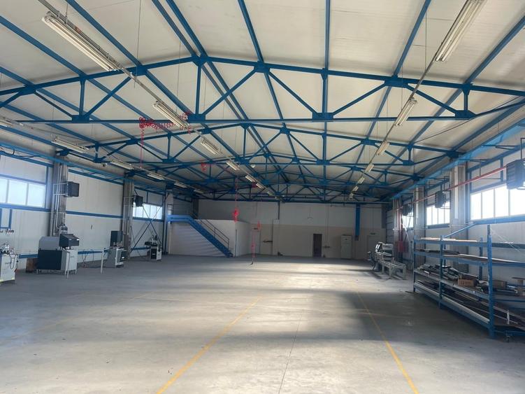 Spațiu comercial, de 1,000 mp, în Central