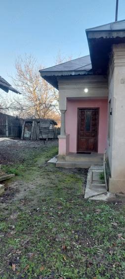 Casa de vanzare in Vulpeni - 1