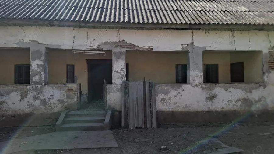 Casă cu 3 camere cu Teren 1472 Mp în Central