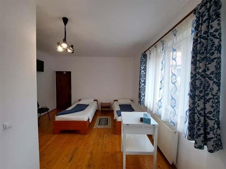 Cladire cu 10 camere, P+E+M, situata in cartierul Zorilor! - 2