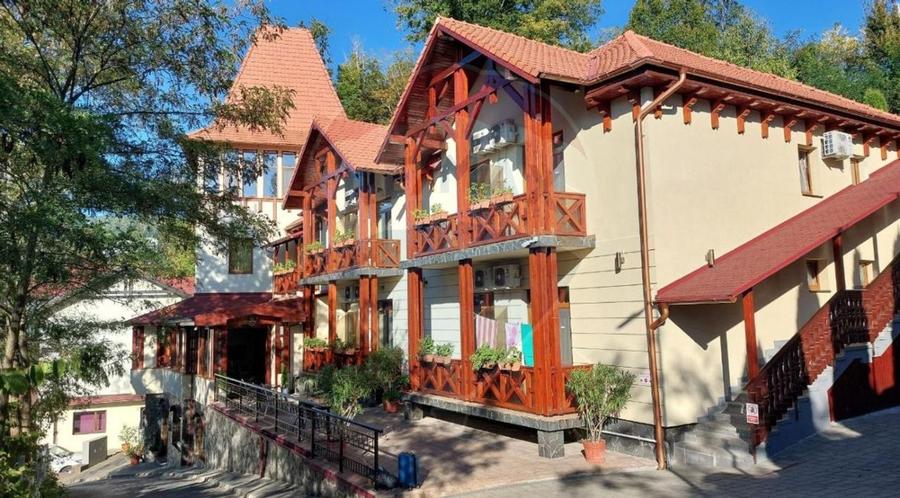 Pensiune superba de vanzare in Sovata cu nota 9.7 pe Booking - 1