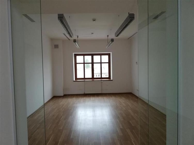 Cladire de birouri si teren de vanzare - 12