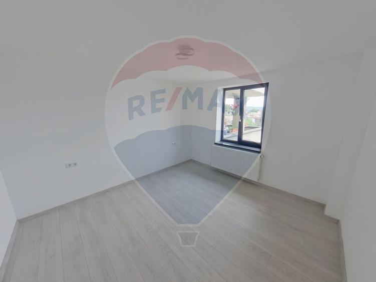 Apartament cu 4 camere de vanzare,  str. 1 Decembrie 1918 - 8