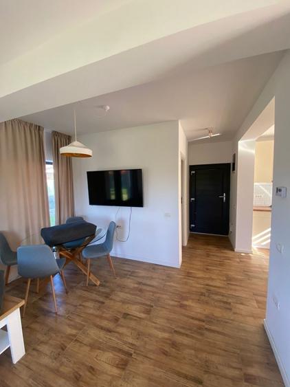 Vila superba situata langa lac si parc | Tunari - 3