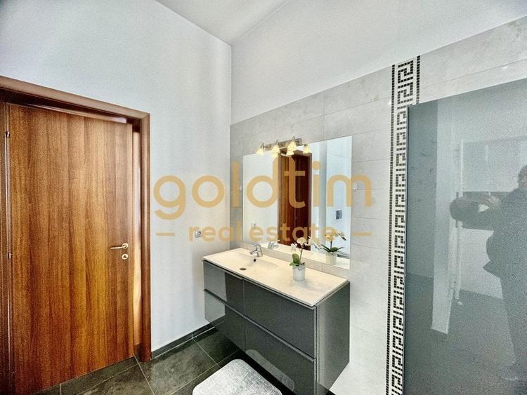 UNC/ PENTHOUSE/ TERASA 370 mp/SUPERB/ PRIVELISTE/INALTIME CAMERE3,5/2 PARCARI - 50