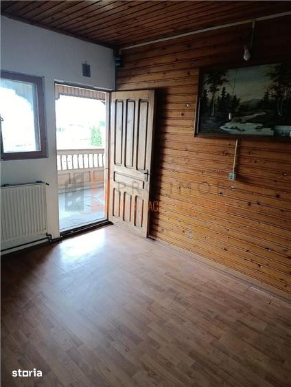 Casă cu 3 camere decomandat cu Teren 1378 Mp în Costești