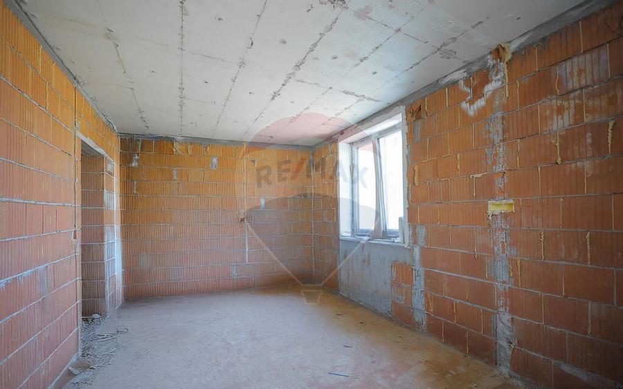 De vanzare casa cu un proiect deosebit, la ro?u , Str.... - 9