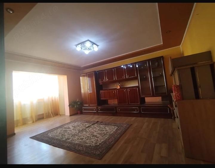 Apartament cu 3 camere decomandat în Dâmbovița