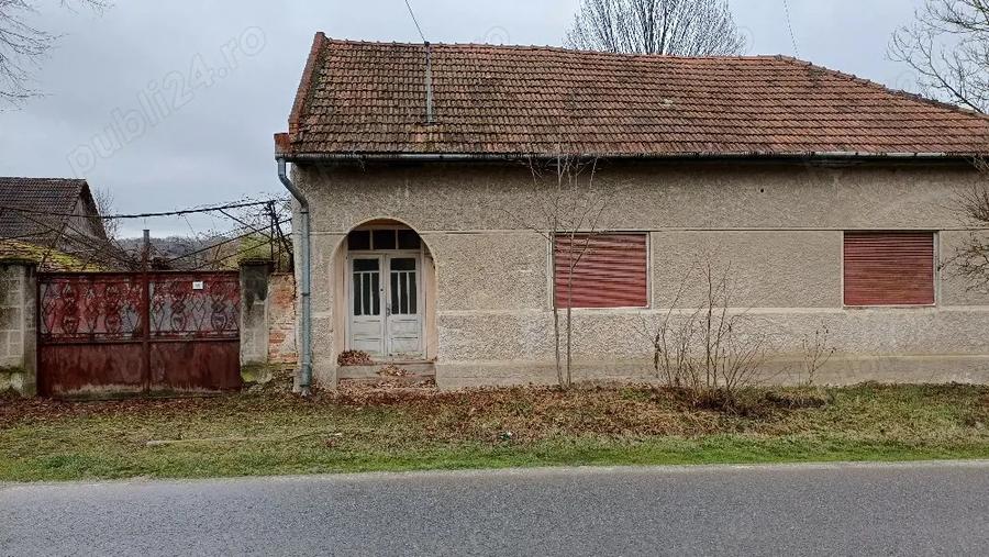 Vind casa cu teren 1400mp-Romanesti Timis - 1