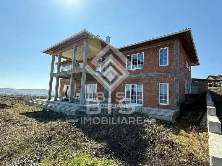 Casă individuală cu 5 camere cu Canalizare în Calea Moldovei