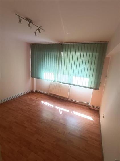 Apartament cu 2 camere decomandat în Obor