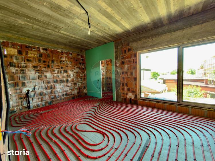 Casă cu 5 camere cu Teren 400 Mp în Central