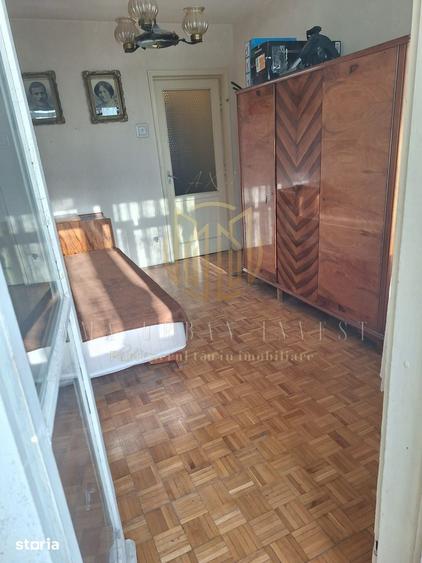 Apartament cu 3 camere semidecomandat în Crângași