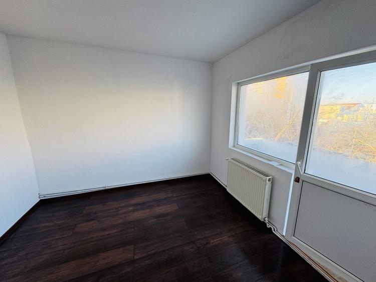 Apartament cu 3 camere decomandat în Lipovei