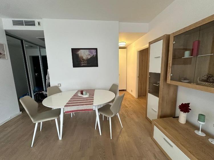 Apartament cu 3 camere semidecomandat în Floreasca