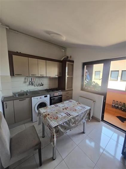 Apartament cu 2 camere semidecomandat în Tei