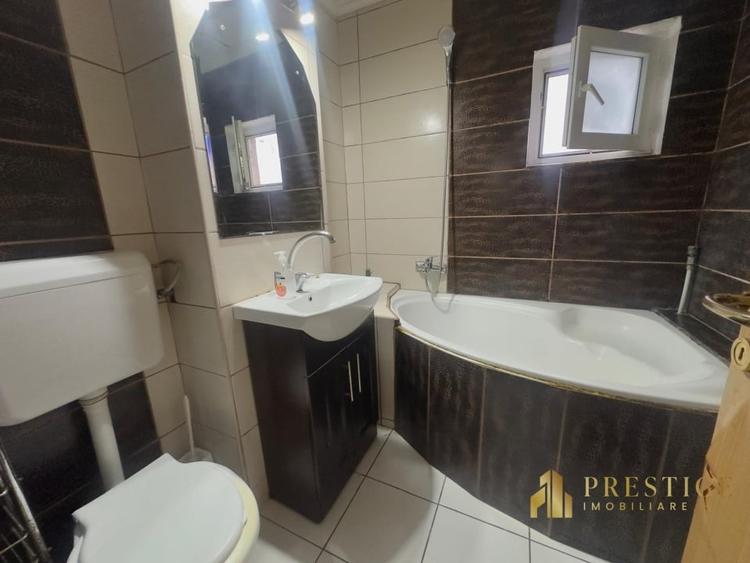 Apartament cu 3 camere decomandat, mobilat în Nufărul