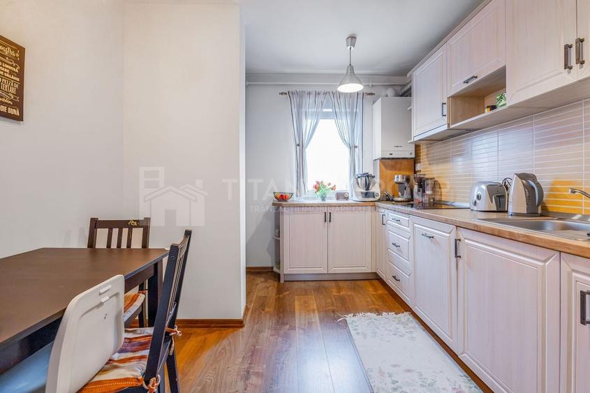 Apartament cu 4 camere decomandat, mobilat în Tractorul