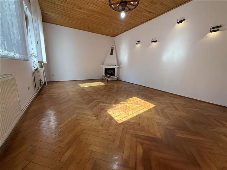 Casă individuală cu 6 camere cu Teren 272 Mp în Bistrița Lac